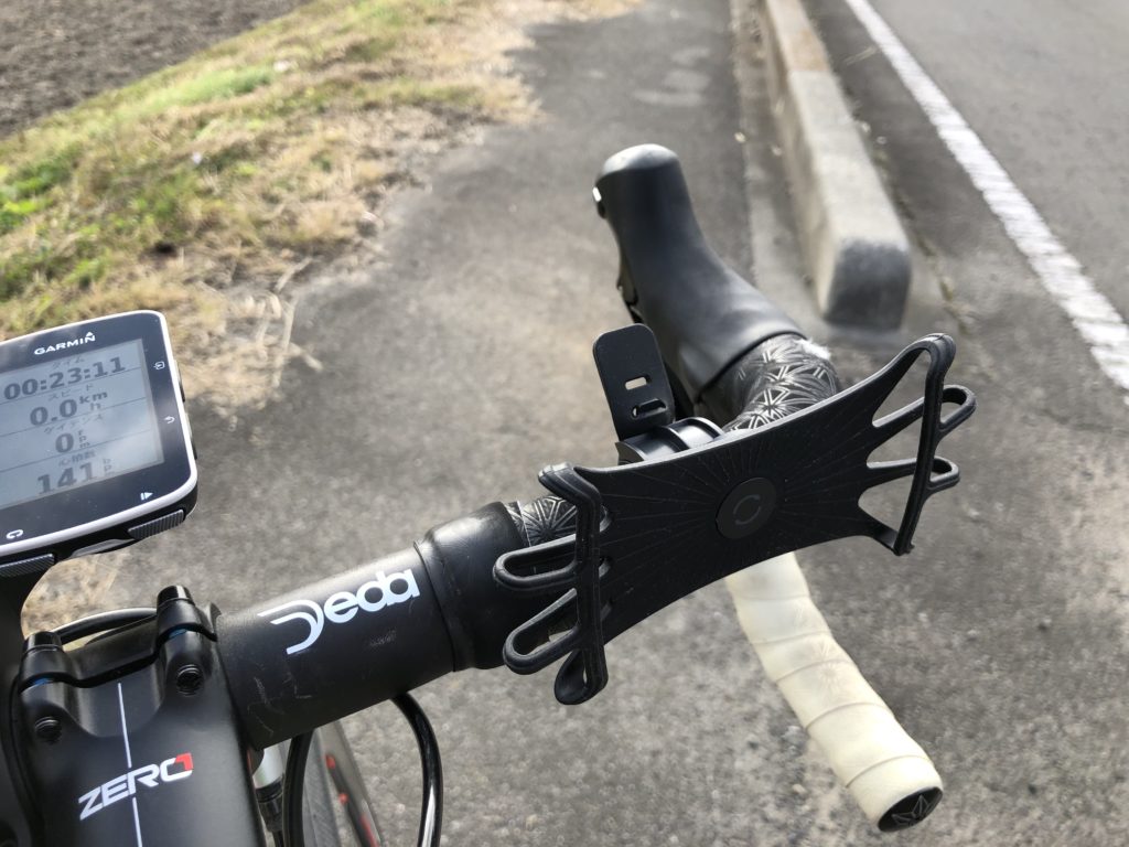 VUP+ BICYCLE PHONE HOLDERの取り付け状態